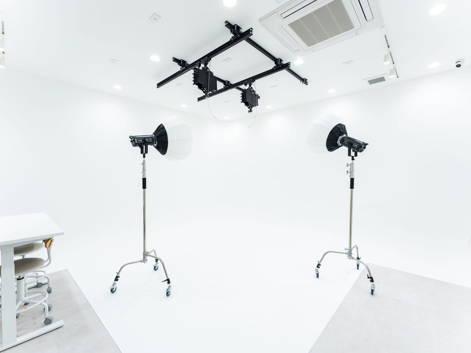 studio LFOCUS の白ホリゾント